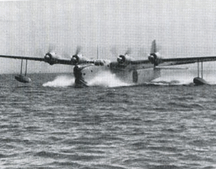 二式飛行艇の離水シーン
