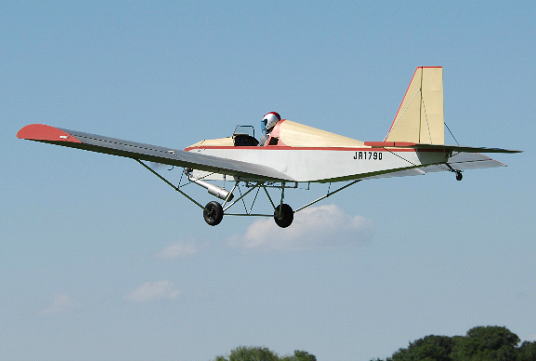 WEB版「航空と文化」 木製の飛行機を造り飛んでいます！ 石原能行