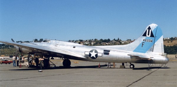 写真４　ＡＲＩＺＯＮＡ　ＣＡＦのＢ－１７