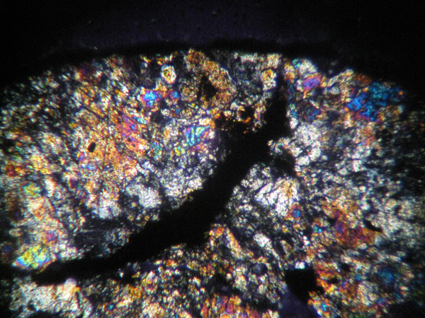 図９　偏光顕微鏡で観察した隕石