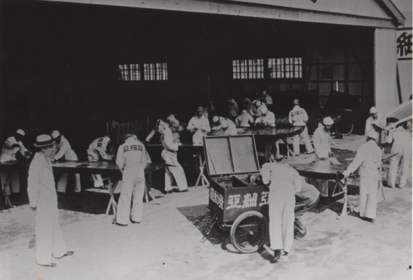 写真１３　航空学校での作業風景