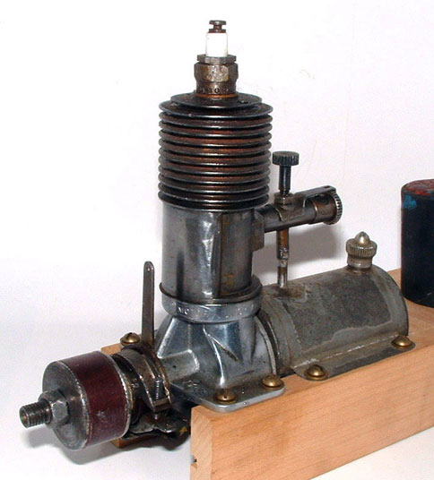  ブラウン・ジュニア<br>エンジン （1938頃、スパーク・イグニッションのガソリンエンジン）