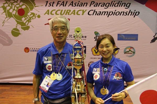 ２０１２アジア選手権両アジアチャンピオン（筆者と東武さん）