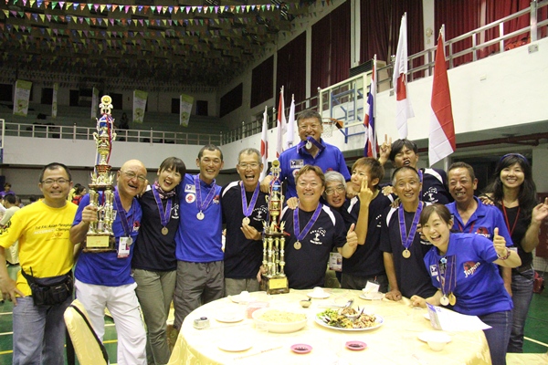 ２０１２アジア選手権で地元の台湾チームと。ちなみに台湾チームは３位でした。