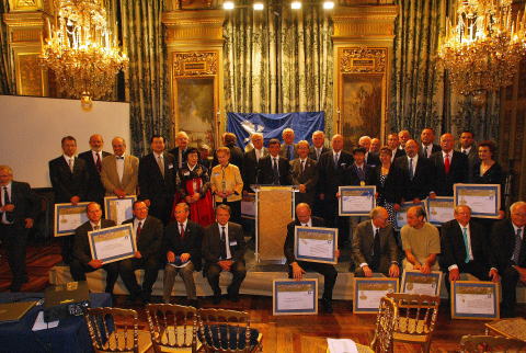 2列目右から5人目、竹内翔祐君　(Photo:Aero-Club de France) 