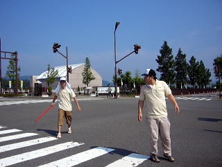 炎天下での交通整理。お陰で無事故でした	