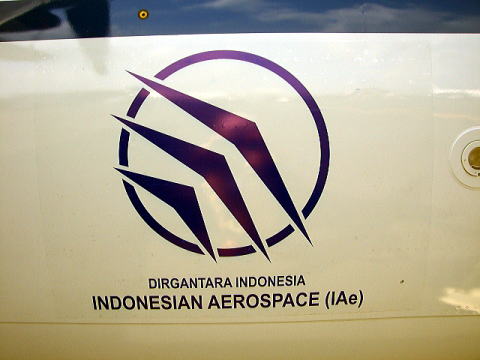 インドネシア空軍哨戒機の胴体に表示されている製造メーカー名