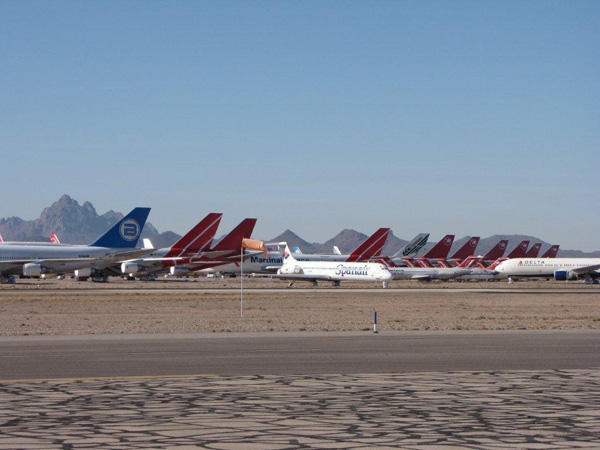 写真３　マラナ砂漠の飛行機の墓場