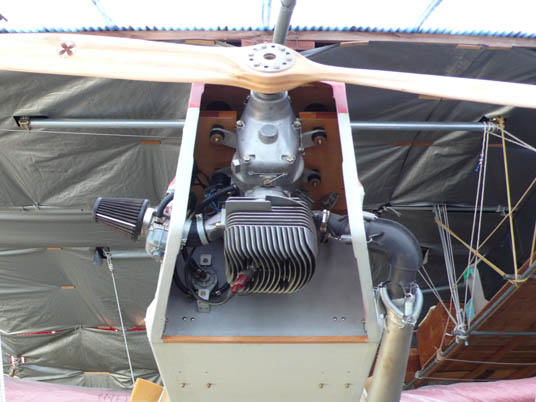 エンジン搭載<br>木製のエンジンマウントにRotax 277を搭載。<br>2008年2月