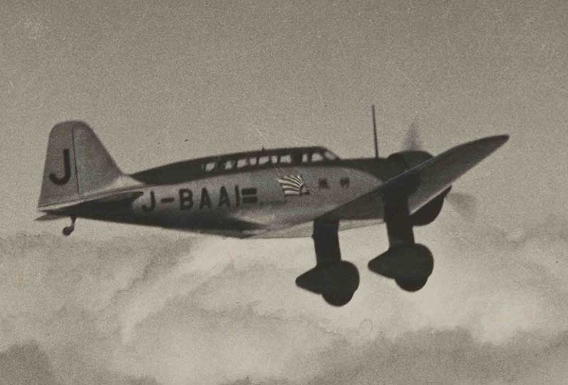 写真２　“神風”号。朝日新聞社が使用した陸軍の九七式司令部偵察機の民間型（三菱雁型）