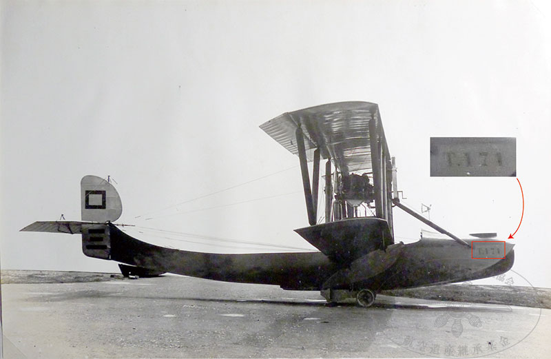 図8　『日本航空機辞典上巻』など多くの書籍に掲載されているテリエ飛行艇の写真。艇首側面に「T.171」という製造番号が、垂直尾翼に「ロ 三」という記号が書かれている（佐野和敬氏提供）